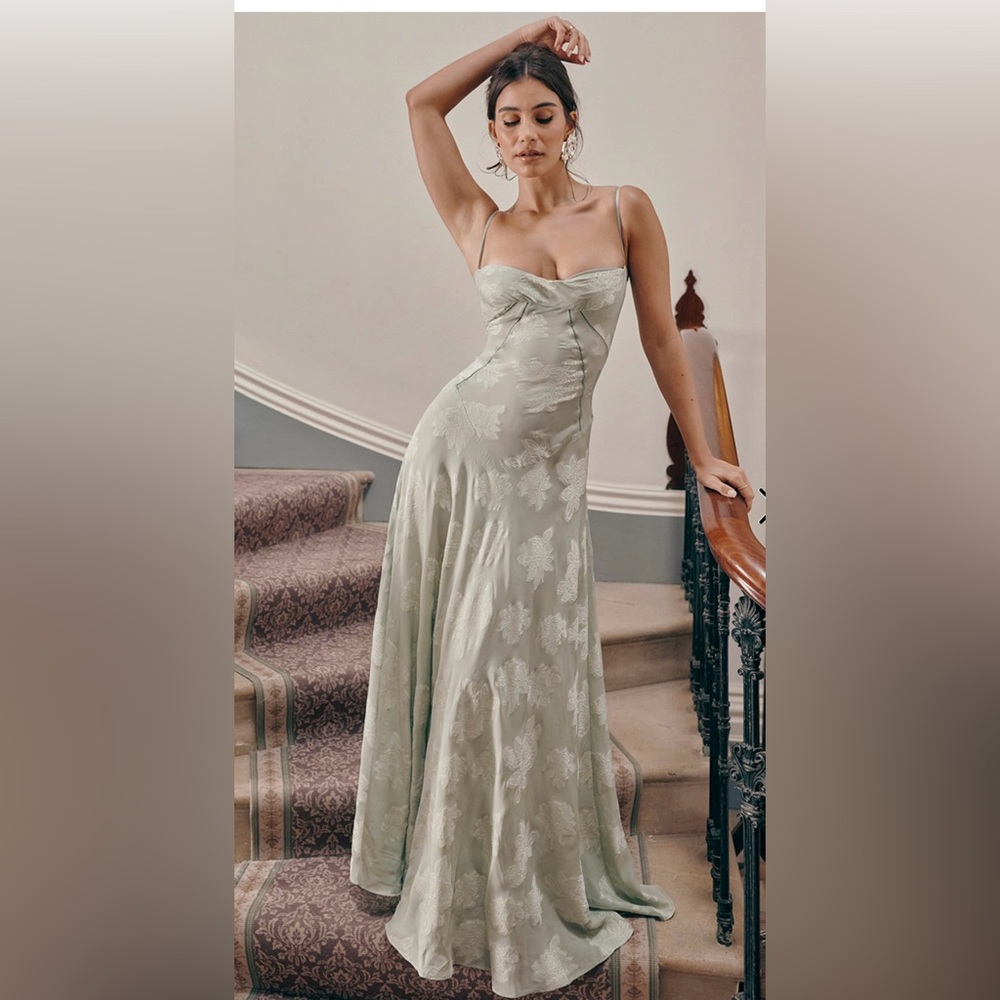 NWOT HOUSE OF CB SEREN PISTACHIO FLORAL LACE BACK MAXI DRESS 💚